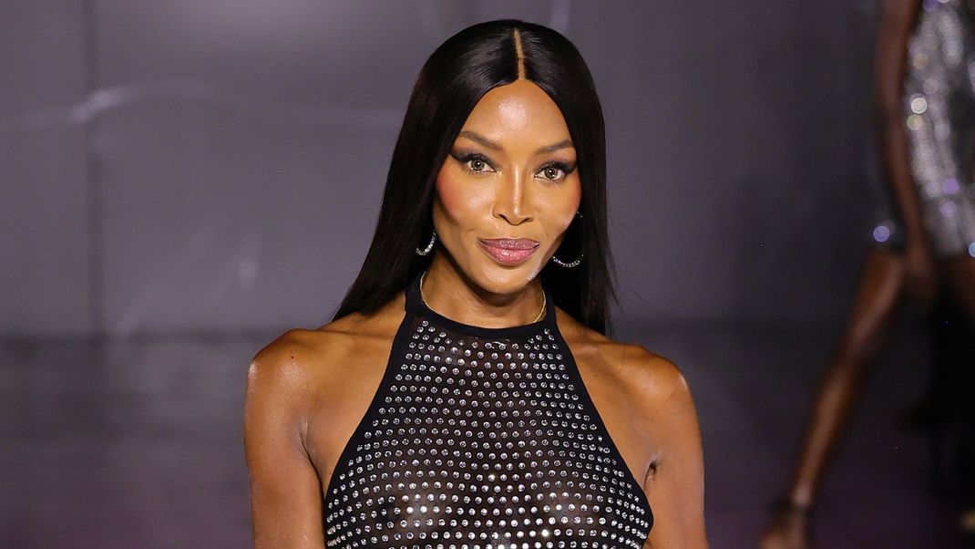 Das berühmte Model Naomi Campbell äußert sich offen zur Perimenopause und den entsprechenden Symptomen.