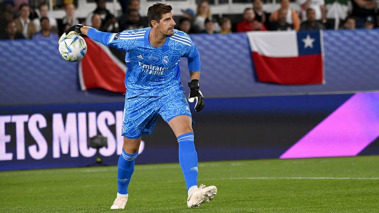 
                <strong>Thibaut Courtois</strong><br>
                Zeigt sich von Beginn an in Champions-League-Final-Form und verhindert Frankfurts mögliche Führung gegen Kamada. Hält auch anschließend alles, was auf seinen Kasten fliegt, hat insgesamt aber keinen besonders aufregenden Abend. Tadellose Leistung des Belgiers, ohne sich auszeichnen zu müssen oder zu können. ran-Note: 2
              