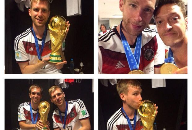 
                <strong>Per Mertesacker</strong><br>
                Per Mertesacker ist besonders fleißig. Er postet ein Foto mit Vereinskamerad Mesut Özil, eines mit Kapitän Philipp Lahm und noch zwei mit dem Weltpokal.
              