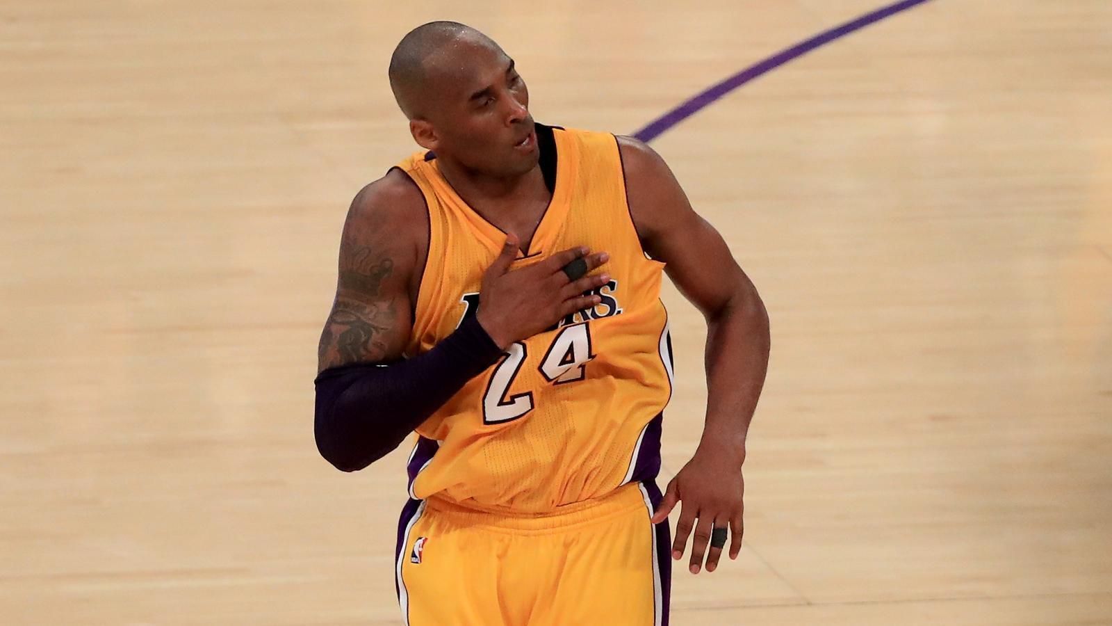 
                <strong>Platz 3: Kobe Bryant, 50-Punkte-Spiele: 25</strong><br>
                Natürlich hat auch die "Black Mamba" einige Male in ihrer Karriere ein Offensivfeuerwerk abgebrannt. Die Laker-Legende holte mit der Franchise aus Kalifornien fünf Meistertitel und lief nie für ein anderes Team auf. In einem Spiel gegen die Toronto Raptors erzielte er 2008 81 Punkte in einem Spiel. Im letzten Spiel seiner Karriere brachte er es auf 60 Zähler. 
              