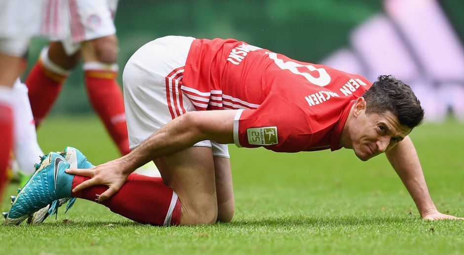 
                <strong>Sturm</strong><br>
                Robert Lewandowski ist Bayerns Top-Torjäger. Läuft es bei ihm, läuft es auch beim Rekordmeister. Fällt er aus, haben die Bayern aber ein gewaltiges Problem. Denn adäquater Ersatz ist im Kader schlicht nicht vorhanden. Offenbar haben sich die Bayern nun dazu entschlossen, wenigstens einen Backup für den Polen zu holen. Das Profil: Ein Knipser alter Schule, der kein Problem damit hat, sich hinten anzustellen. Ob der jüngst kolportierte Mario Gomez das tun würde?
              