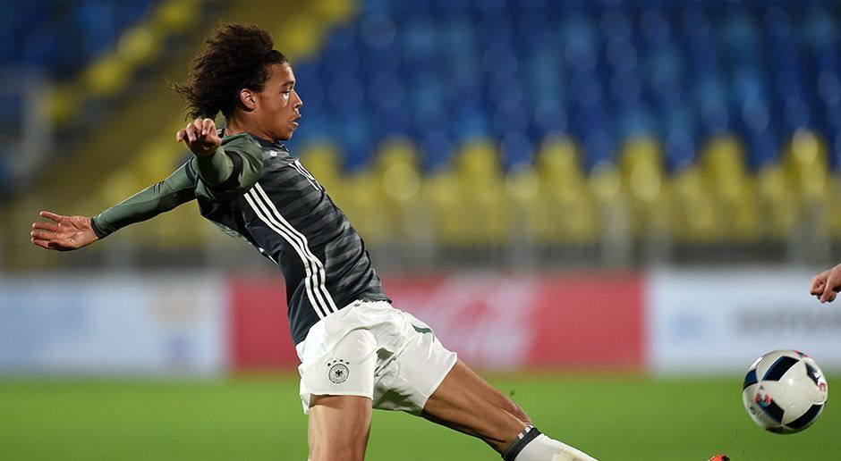 
                <strong>Leroy Sane</strong><br>
                Mittelfeld: Leroy Sané (FC Schalke 04), 20 Jahre, 2 Länderspiele, 0 Tore.
              