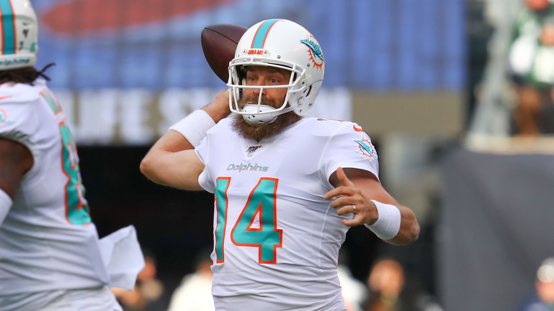 
                <strong>Platz 8: Ryan Fitzpatrick (Miami Dolphins)</strong><br>
                Completion Rate: 35,8 %Expected Completion Rate: 30,4 % Differenz: + 5,8 %
              
