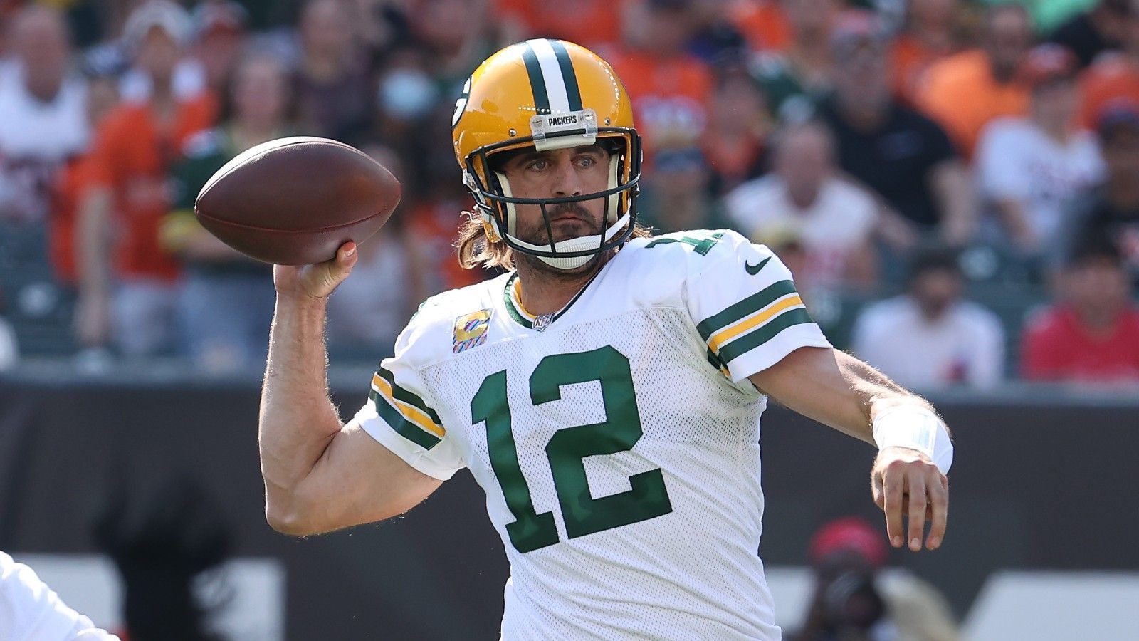 
                <strong>Aaron Rodgers (Quarterback Green Bay Packers)</strong><br>
                In der "Pat McAfee Show": "Diese Meinungen haben keinen Platz im Spiel, so ein Scheiß geht nicht. Ich kann mit echter Ehrlichkeit und Stolz sagen, dass diese Meinungen nicht von den Spielern geteilt werden. Die Umkleidekabine ermöglicht es dir, unglaubliche Gespräche zu führen und das ist der beste Weg, um zu wachsen, zu lernen, sich zu verändern und sich zu verbessern."
              