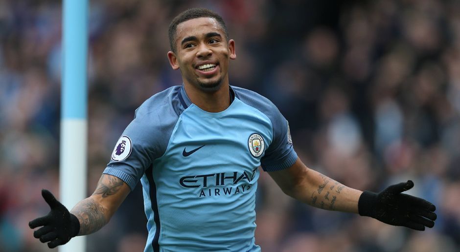 
                <strong>Gabriel Jesus</strong><br>
                Er ist erst 19 Jahre alt, Brasilianer und spielt bevorzugt auf der Position des klassischen Mittelstürmers: Gabriel Jesus ist der neue Shootingstar im Team von Manchester City. Für 32 Millionen Euro holte ihn der Klub von Pep Guardiola im Winter auf die Insel und stattete den Torjäger mit einem Vertrag bis 2021 aus. ran.de stellt den Rechtsfuß, der auch eine Alternative für die Außenpositionen ist, einmal vor. 
              