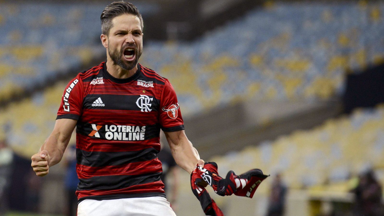 
                <strong>Diego (Flamengo Rio de Janeiro)</strong><br>
                Das ist Bremens früherer Mittelfeld-Zauberer Diego. Er hat einst auch beim FC Porto in Europas Fußball hineingeschnuppert, ehe es weiter an die Weser ging. Nach den Stationen Juventus Turin, VfL Wolfsburg, Atletico Madrid und Fenerbahce Istanbul spielt der mittlerweile 33-Jährige wieder in der Heimat für Flamengo Rio de Janeiro. Zum FC Porto kam der einst so begnadete Spielmacher im Sommer 2004, nachdem er sich in Brasilien beim FC Santos einen guten Namen machte (dort begannen auch Pele oder Neymar ihre Karrieren). Porto, 2004 amtierender Champions-League-Sieger, legte wohl sieben Millionen Euro für den damals 19-jährigen Diego auf den Tisch, der nach zwei Jahren und 61 Einsätzen (sechs Tore) zu Werder weiter zog.
              