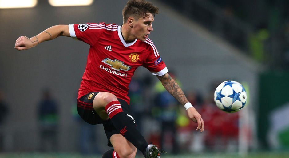 
                <strong>Guillermo Varela (Zugang Eintracht Frankfurt)</strong><br>
                Guillermo Varela (Zugang Eintracht Frankfurt): Eintracht Frankfurt hat das uruguayische Abwehr-Talent Guillermo Varela von Manchester United ausgeliehen. Der 23-Jährige wird die Hessen bis zum Ende der kommenden Saison verstärken. "Ich freue mich auf Frankfurt, die Mannschaft und auf das Stadion. Ich habe schon einige Spiele in der Bundesliga im Fernsehen gesehen und war von der Stimmung der Fans beeindruckt", sagte Varela, der bei United noch einen Vertrag bis 2018 besitzt.
              