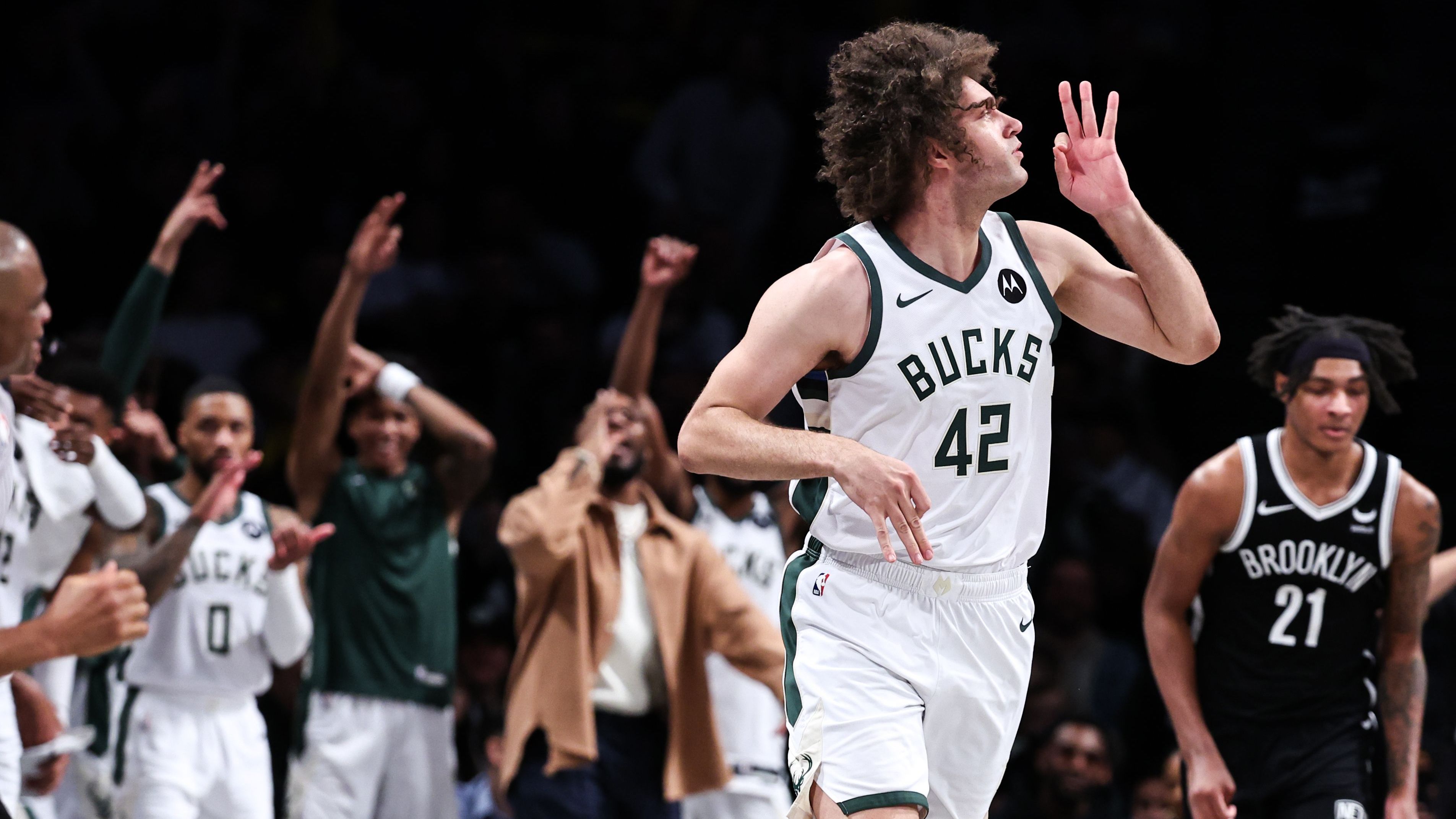 <strong>Robin Lopez (Sacramento Kings)</strong><br>Der zweite Lopez-Bruder hat längst keine wirkliche Rolle mehr in der NBA. Nun wurde er zusammen mit Cash zu den Kings getradet, wodurch die Milwaukee Bucks die Draft-Rechte an Dimitrios Agravanis erhalten. Lopez wird wohl in den nächsten Tagen gewaived.