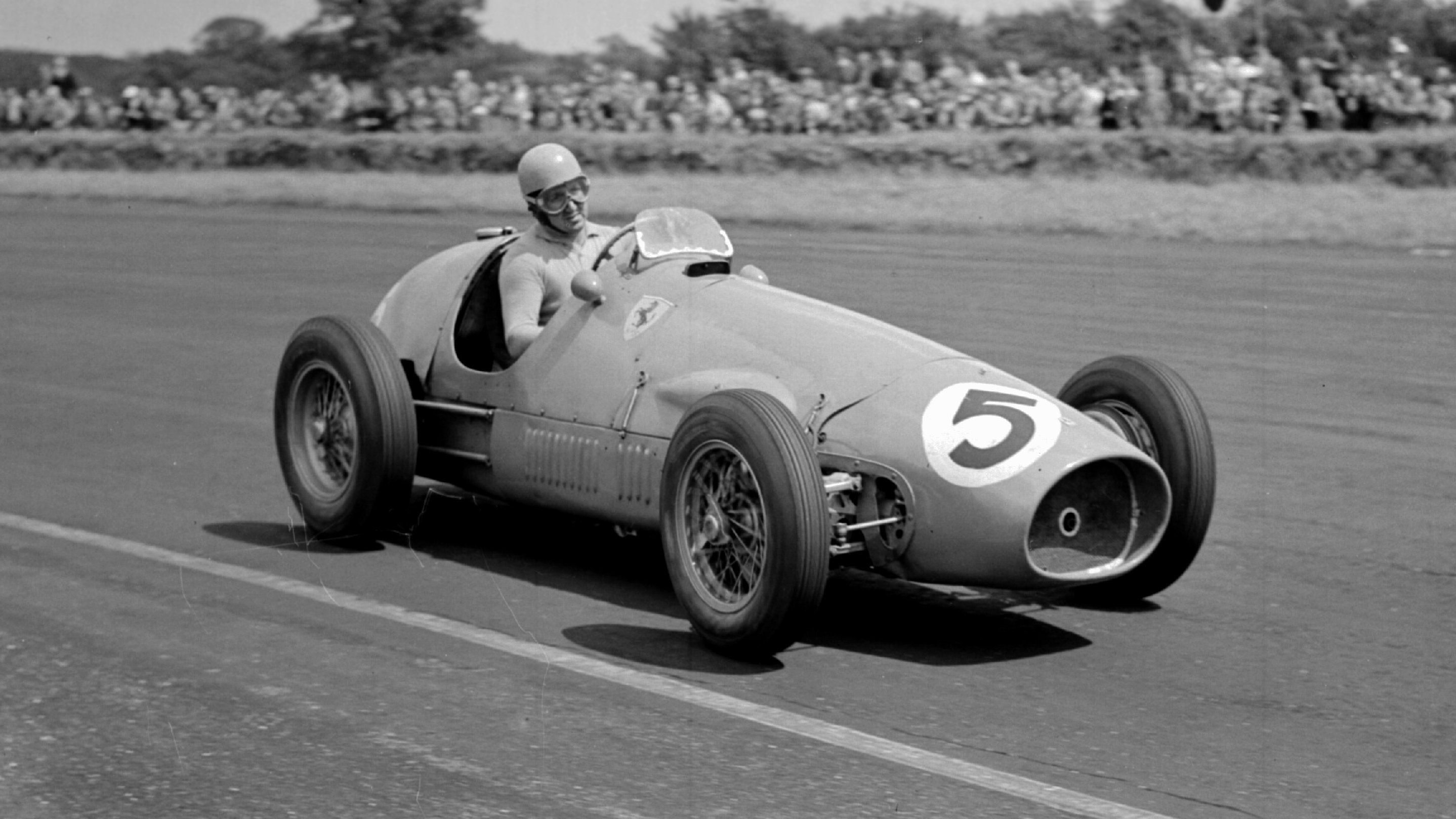 <strong>Platz 2 (geteilt): Alberto Ascari - neun Siege</strong><br>Schon direkt zu Beginn der Formel 1 stellte der Italiener die lange Zeit unübertroffene Serie von neun Siegen auf. Bis 2013 war er damit sogar alleiniger Rekordhalter.