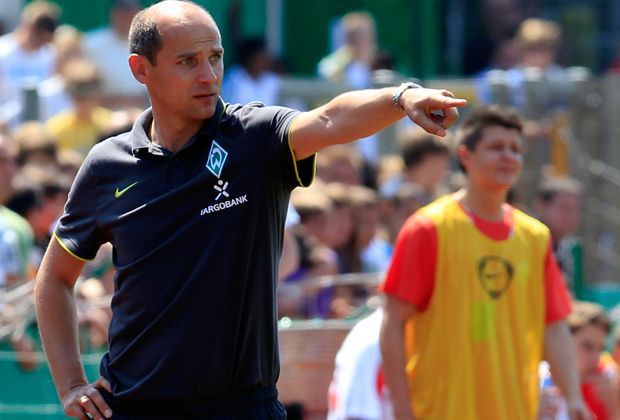 
                <strong>Viktor Skripnik</strong><br>
                Mit Viktor Skripnik als neuem Cheftrainer setzt Werder Bremen auf eine interne Lösung. Skripnik ist seit 1996 im Verein - zunächst als Profi dann als Jugendtrainer. Am Dienstag feiert er im Pokalspiel in Chemnitz (ab 18:30 Uhr im Liveticker) sein Debüt auf der Werder-Bank. 
              