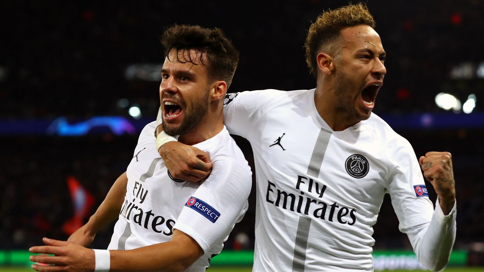 
                <strong>Paris St. Germain (Frankreich)</strong><br>
                Längste Vertragslaufzeit: Neymar (re.) und Juan Bernat (li., bis 2025)
              