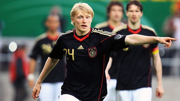 
                <strong>Andreas Beck (WM 2010)</strong><br>
                Andreas Beck (WM 2010): Der einzige Streichkandidat bei der WM 2010 in Südafrika war Andy Beck, da sich während der Vorbereitung bereits Michael Ballack, Christian Träsch und Heiko Westermann verletzten.
              