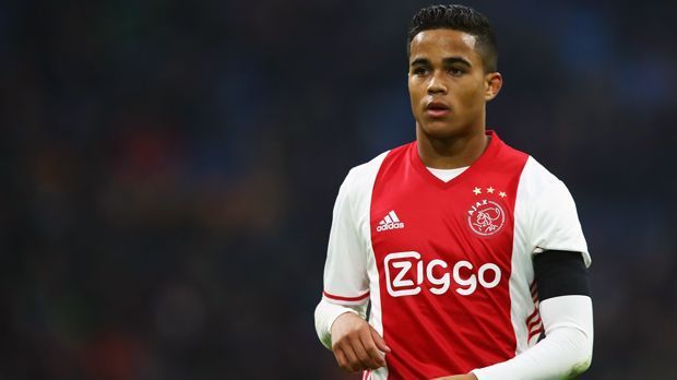 
                <strong>Justin Kluivert</strong><br>
                Verein: Ajax AmsterdamPosition: LinksaußenAlter: 18 JahreNationalität: Niederlande
              