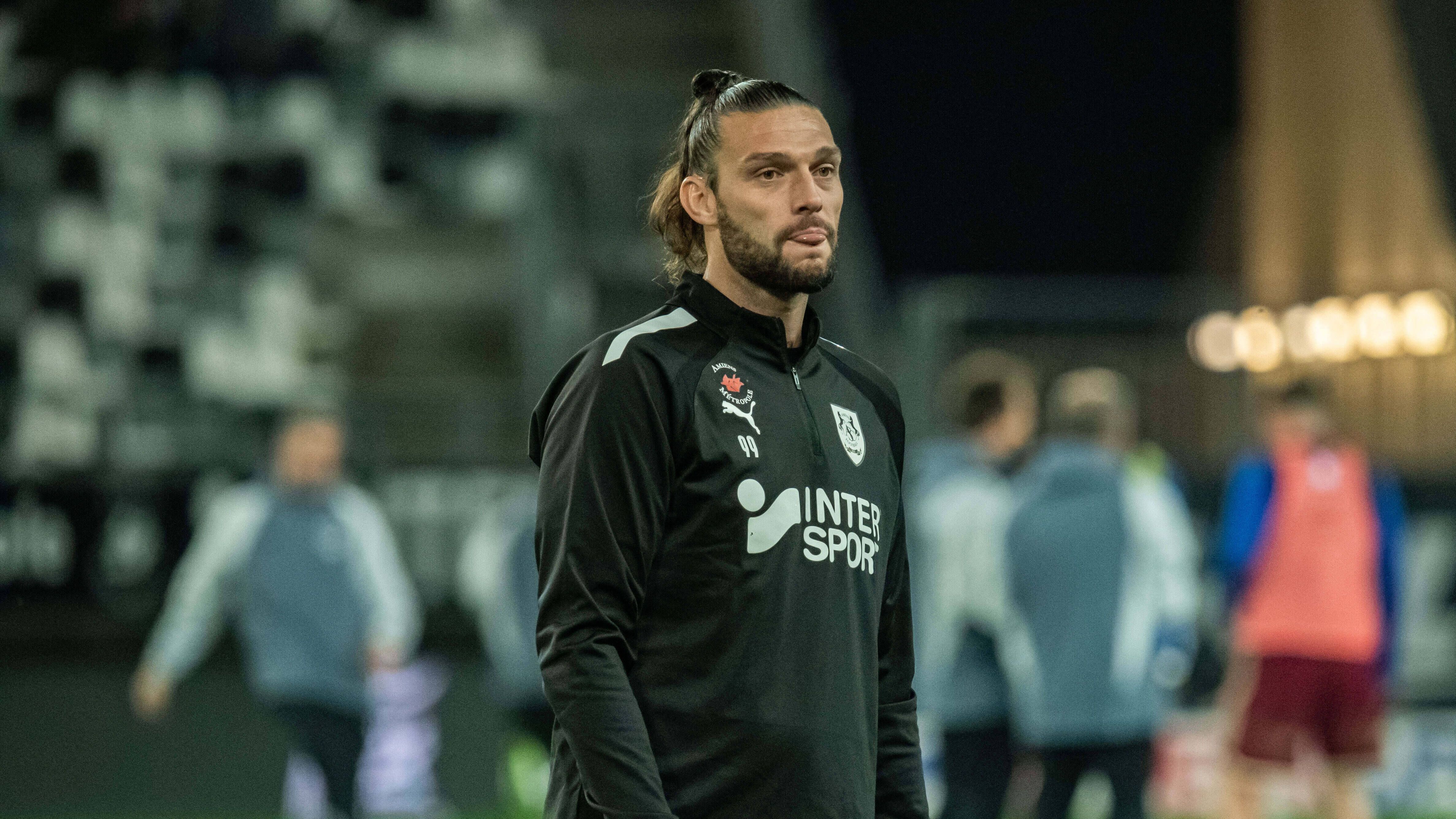 <strong>Girondins Bordeaux setzt Keeper im Mittelfeld ein</strong><br>Was war denn da los? Nach dem<a target="_blank" href="https://www.ran.de/sports/fussball/news/zwangsabstieg-fuer-bordeaux-besiegelt-409264"> Zwangsabstieg in die 4. französische Liga</a> aufgrund finanzieller Probleme machte Traditionsklub Girondins Bordeaux vor allem mit der Verpflichtung von Ex-Premier-League-Star Andy Carroll auf sich aufmerksam. Im Pokal sorgte die Girondins nun aber durch ein Kuriosum für große Verwunderung...