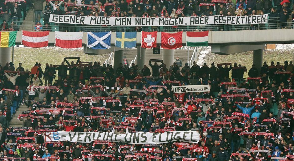
                <strong>Leipzig reagiert auf die BVB-Plakate</strong><br>
                Um Beliebtheit ging es den RB-Fans nicht. Die reine Daseinsberechtigung würde Ihnen bereits reichen.
              