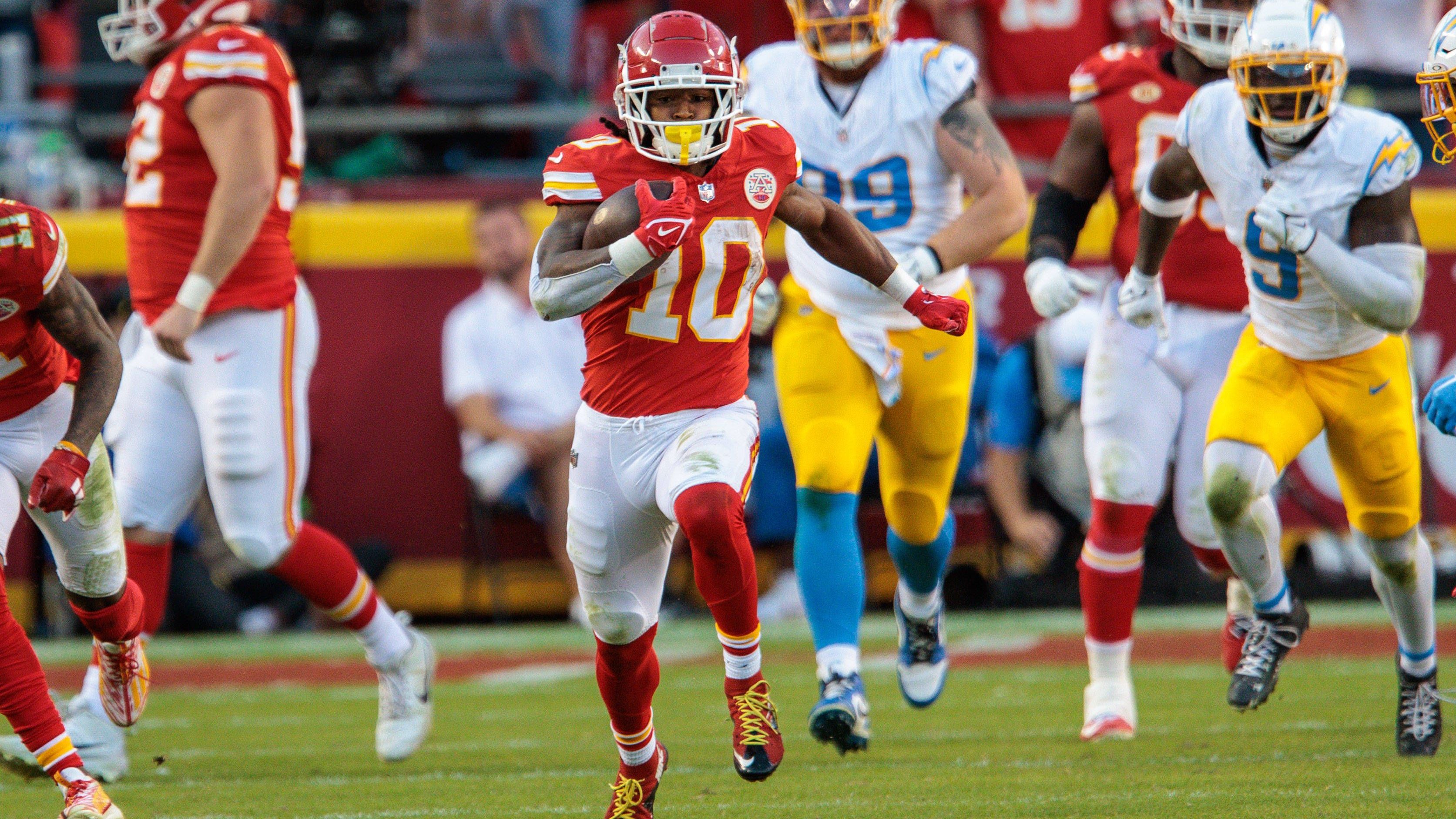<strong>Ways to win: Kansas City Chiefs </strong><br>Wichtig für die Chiefs wäre es, das Laufspiel zu etablieren, um sich nicht ausschließlich auf die Fähigkeiten von Mahomes und Kelce verlassen zu müssen und nicht zu eindimensional zu agieren. Die Front sollte genug Druck auf Hurts machen können, um den Quarterback regelmäßig aus der Pocket zu locken. Können dann noch Brown und Smith einigermaßen in Schach gehalten werden, dürften die Chiefs auf 8-2 stellen.