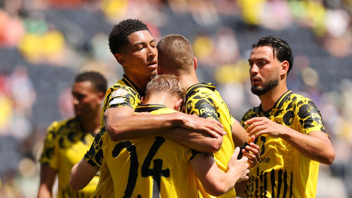 Borussia Dortmund v Ulsan HD FC: Group F - FIFA Club World Cup 2025