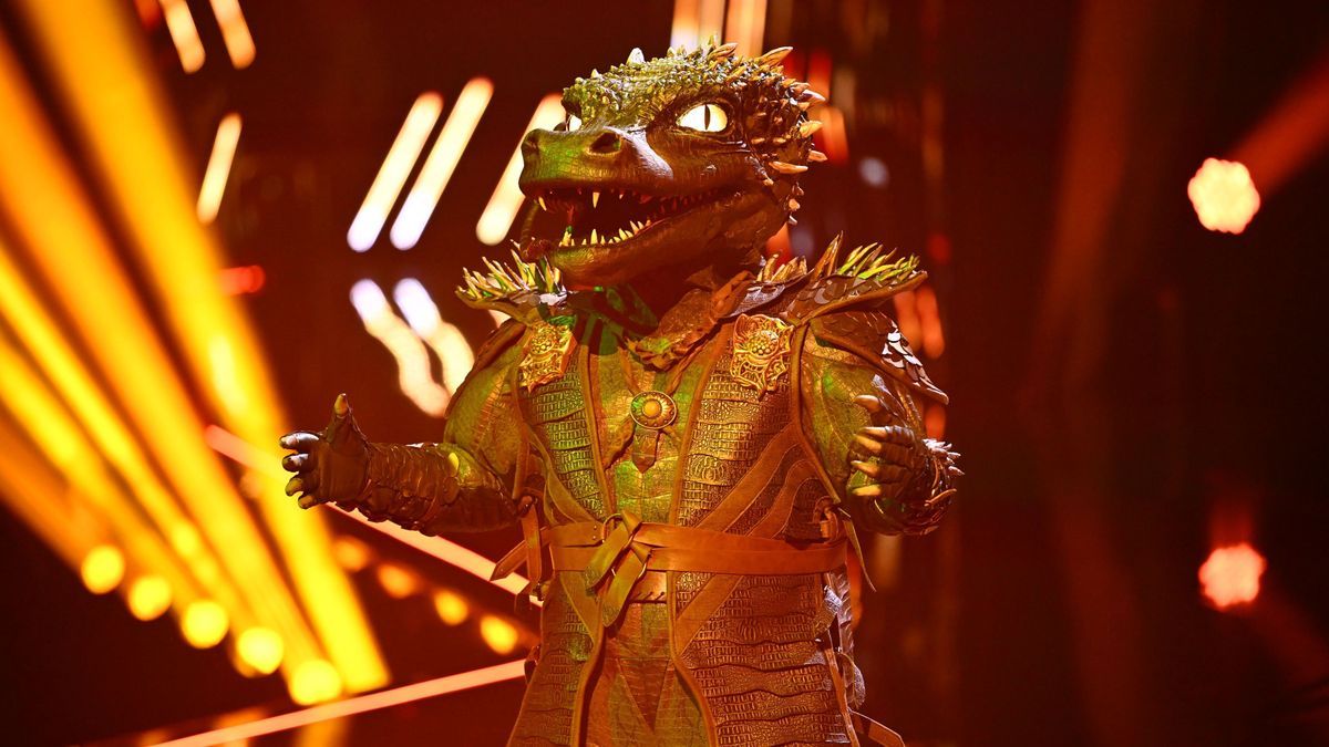 Das Krokodil will sich in das Finale von "The Masked Singer" singen.