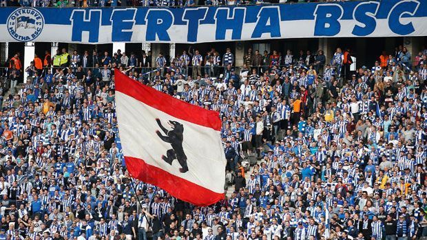 
                <strong>Platz 15: Hertha BSC</strong><br>
                Der Haupstadt-Klub weit hinten: Hertha BSC belegt mit 17.500 verkauften Dauerkarten nur den 15. Rang. Damit fielen die Verkaufszahlen im Vergleich zur vergangenen Spielzeit. 2014/2015 wurden 18.000 Karten an den Mann gebracht.
              