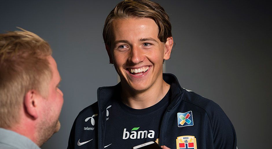 
                <strong>Sander Berge (vier Länderspiele)</strong><br>
                Nicht etwa der jahrelang so gehypte Martin Ödegaard sondern der 19-Jährige ist der Shootingstar im Nationalteam. Seit der Amtsübernahme von Trainer Lars Lagerbäck kam Berge in allen vier Partien zum Einsatz. Im Januar zahlte der KRC Genk zwei Millionen Euro für den defensiven Mittelfeldspieler. Ein lohnendes Geschäft. Laut der belgischen Zeitung "Het Laatste Nieuws" soll Frankreichs Meister AS Monaco im Sommer bereits 15 Millionen Euro Ablöse geboten haben.
              