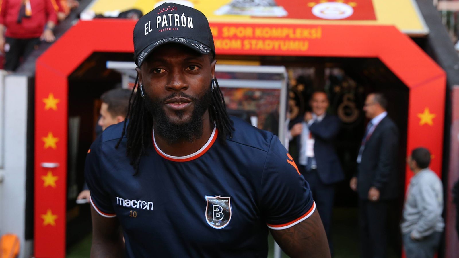 
                <strong>Emmanuel Adebayor (Olimpia Asuncion)</strong><br>
                Das nächste Kapitel beginnt für Torjäger Emmanuel Adebayor. Der 35-jährige Togolese ist nicht länger vereinslos und geht künftig für den paraguayischen Spitzenklub Olimpia Asuncion auf Torejagd. Bis Dezember 2019 stand der einstige Arsenal- und ManCity-Profi beim türkischen Klub Kayserispor unter Vertrag. Adebayor wird zwar der erste Togolese sein, der für Olimpia Asuncion aufläuft, aber nicht der erste Afrikaner. Denn im Jahr 2013 stand bereits der Kameruner Guy Stephane Essame beim paraguayischen Hauptstadt-Klub unter Vertrag.
              