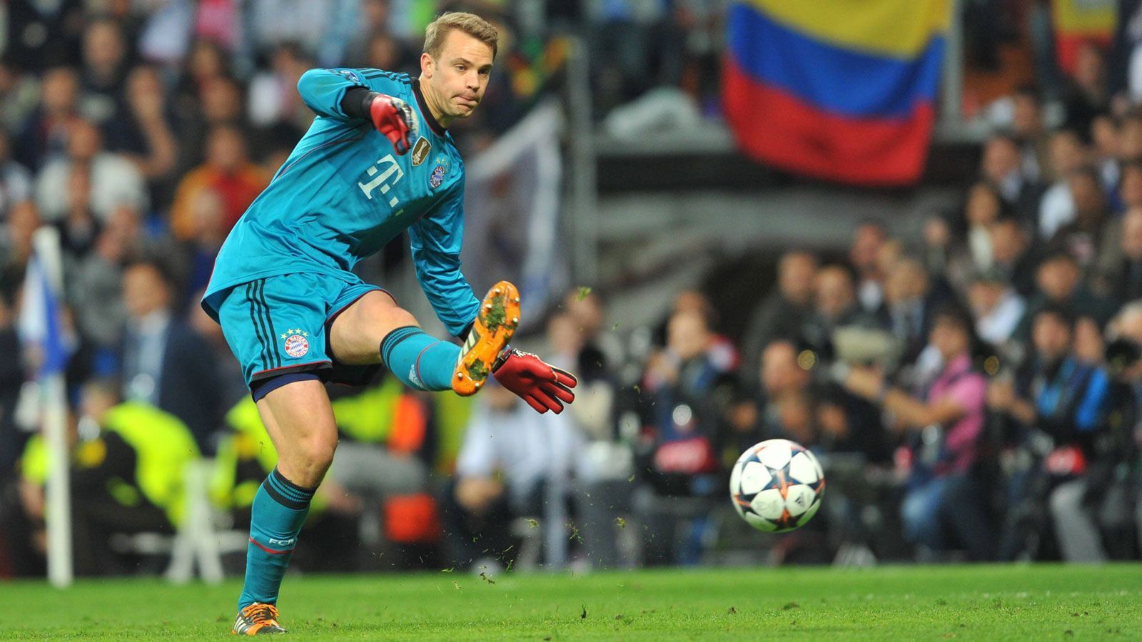 
                <strong>Platz 3: Manuel Neuer (FC Bayern München)</strong><br>
                Minuten ohne Gegentor: 770 - Saison: 2011/12
              