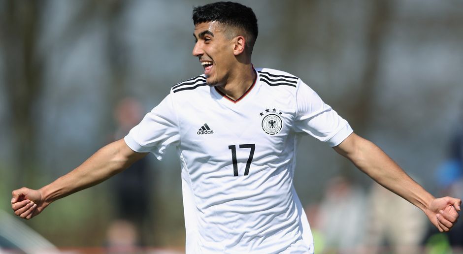 
                <strong>Aymen Barkok</strong><br>
                Er ist der heimliche Star des Teams - aufgrund seiner Profierfahrung. Denn: Aymen Barkok von Eintracht Frankfurt stand schon 18-mal in der Bundesliga auf dem Rasen. Dabei konnte er gegen Bremen auch schon seinen ersten Bundesliga-Treffer erzielen.
              