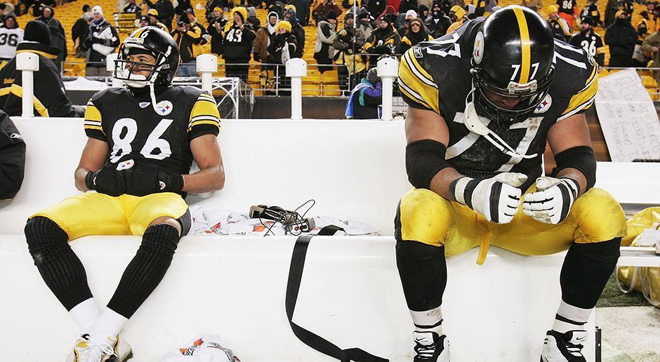 
                <strong>PlayoffNiederlageTeaser</strong><br>
                Vielleicht ein kleiner Trost für Fans der Pittsburgh Steelers und Green Bay Packers nach den bitteren Pleiten in den Championship Games: Es hätte noch viel schlimmer kommen können. Wir zeigen euch die höchsten Playoff-Niederlagen der NFL-Geschichte.
              