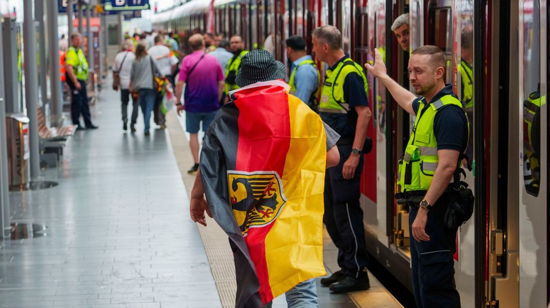 Die Bahn muss schon im Juli ihr Jahres-Pünktlichkeits-Ziel von 70 Prozent kassieren. 