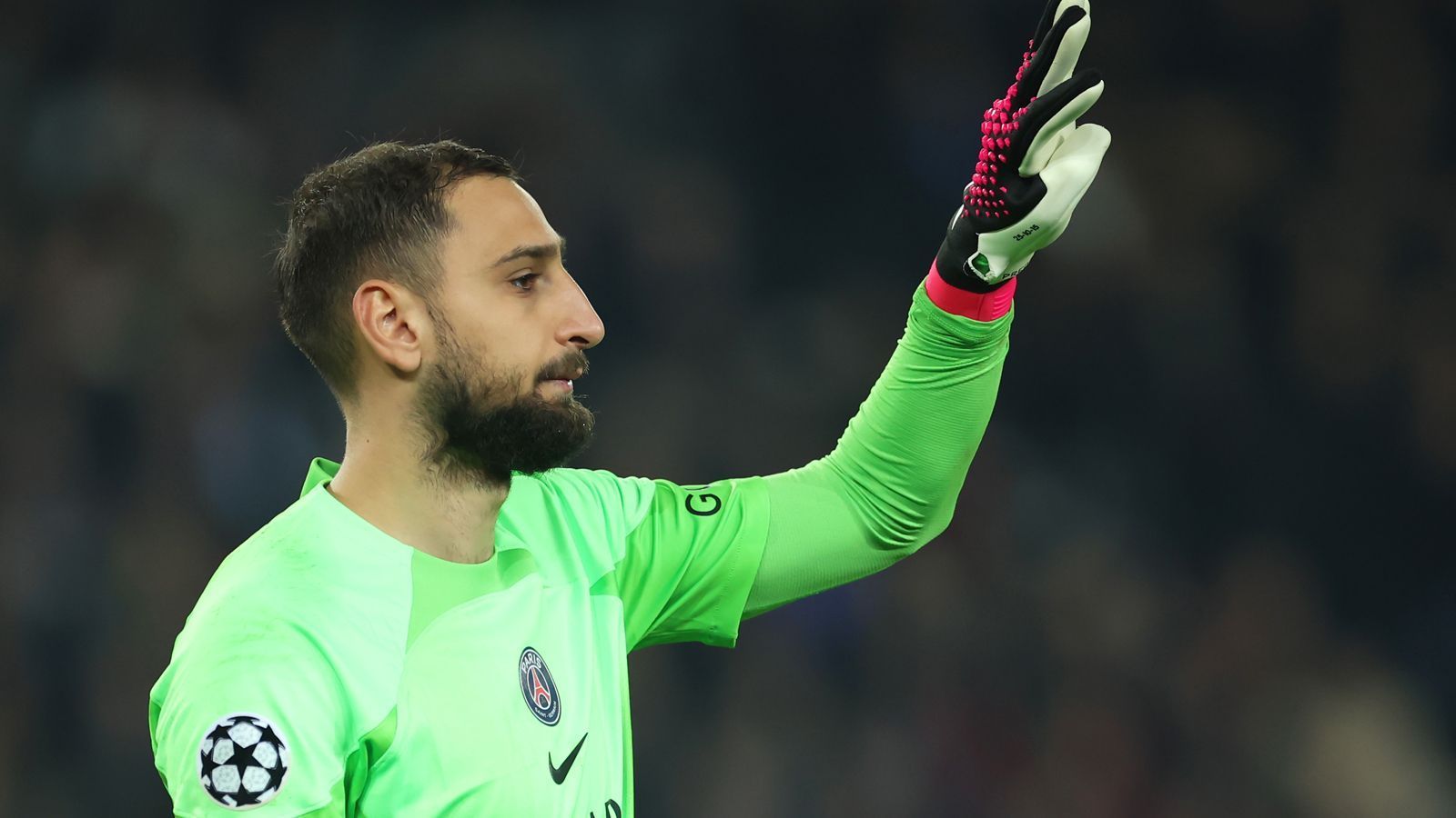 
                <strong>Gianluigi Donnarumma (Paris St. Germain)</strong><br>
                Der italienische Nationaltorwart, im Hinspiel maßgeblich am 0:1 beteiligt, zeigt sich diesmal wesentlich aufmerksamer. Klärt sicher gegen Goretzka (17.), Coman (27.) und Musiala (32.). Bei beiden Gegentoren chancenlos. ran-Note: 3
              