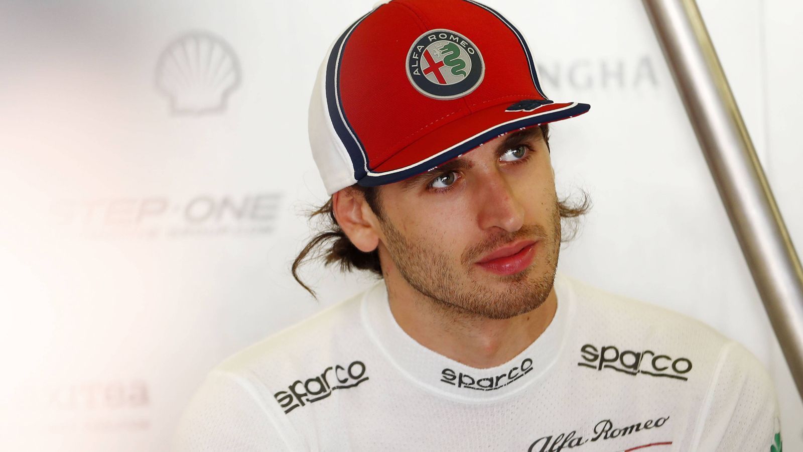 
                <strong>Antonio Giovinazzi (Alfa Romeo)</strong><br>
                Größe: 1,83 Meter
              