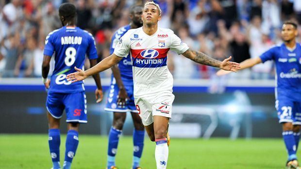 
                <strong>Mariano Diaz (Olympique Lyon)</strong><br>
                Olympique Lyon hatte am ersten Spieltag der Ligue 1 mit Aufsteiger Straßburg ziemlich leichtes Spiel. Vor allem Neuzugang Mariano Diaz bekamen die Elsässer nicht in den Griff. Dem Nachfolger von Alexandre Lacazette gelangen zum Einstand gleich zwei Treffer. Besonders schön für Olympique: Die Diaz-Show zum Einstand blieb keine Eintagsfliege, denn der 24-Jährige, der von Real Madrid nach Frankreich kam, traf am zweiten Spieltag erneut - wieder gewann Lyon das Spiel, dieses Mal mit 2:1 bei Stade Rennes.
              