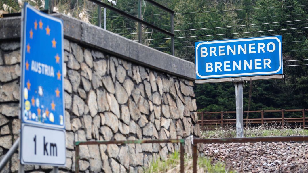 Die Brennerautobahn ist nach einem Murenabgang wochenlang nur einspurig befahrbar.