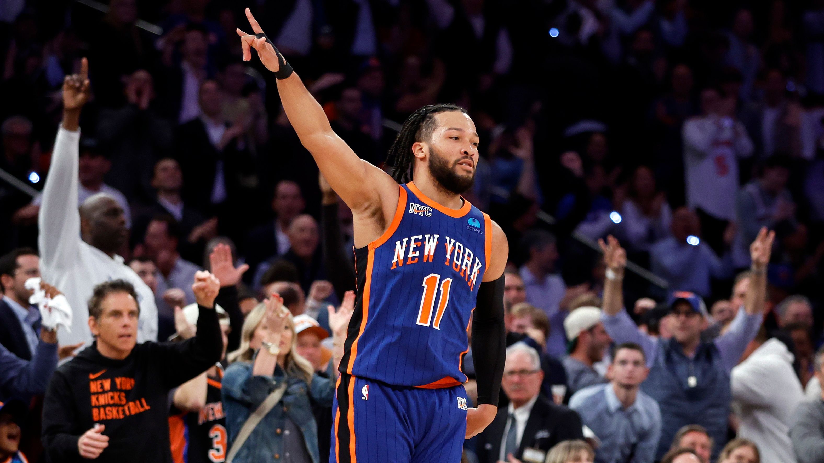 <strong>All-NBA Second Team: Jalen Brunson (New York Knicks)</strong><br>Ohne Jalen Brunson wären die New York Knicks niemals über die erste Runde hinaus gekommen. Brunson nahm die offensive Last konstant auf seine Schultern. Trotz vieler Verletzungen bezwang er die 76ers und schied letztendlich nur knapp gegen Indiana aus. Seine Stats: 32,4 Punkte, 3,3 Rebounds und 7,5 Assists.