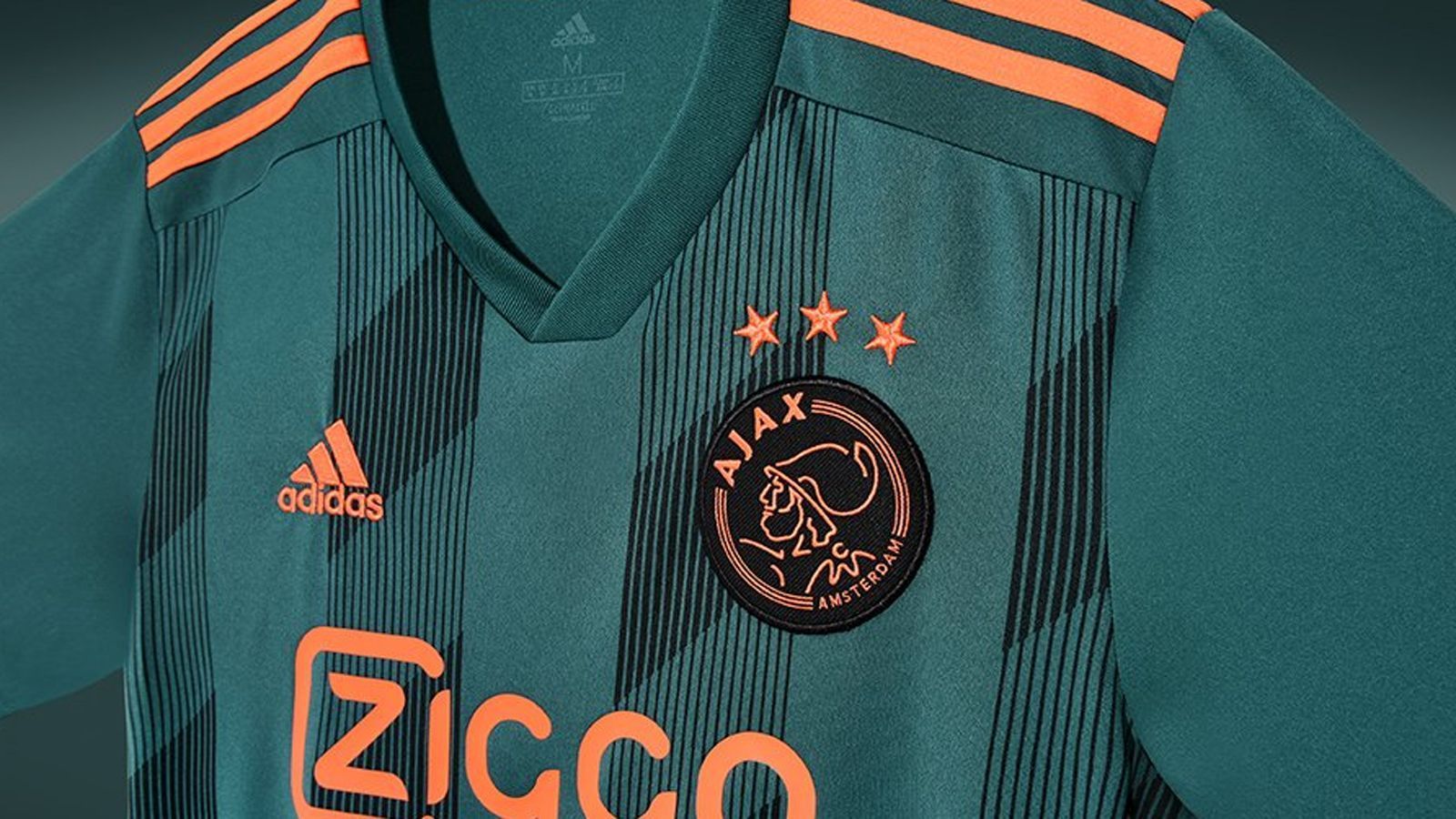 
                <strong>Ajax Amsterdam</strong><br>
                Das neue Auswärtstrikot von Ajax Amsterdam orientiert sich an früheren Tagen der Niederländer. Die von Ausstatter Adidas gefertigten Trikots sind in Anspielung an frühere Trainingsklamotten des Klubs in Grün gehalten und die Schriftzüge in Orange. Eingesetzt wird das Ajax-Trikot aber wirklich erst zur neuen Saison, denn zuletzt liefen die Amsterdamer beim Auswärtsspiel bei de Graafschap noch in den rot-weißen Heimtrikots auf.
              