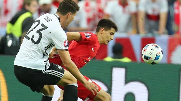 
                <strong>Bartosz Kapustka</strong><br>
                Bartosz Kapustka (ab 80. Minute): Das Kader-Küken mischte in der Schlussphase für Kuba mit. Blieb jedoch unauffällig. ran-Note: Ohne Bewertung
              