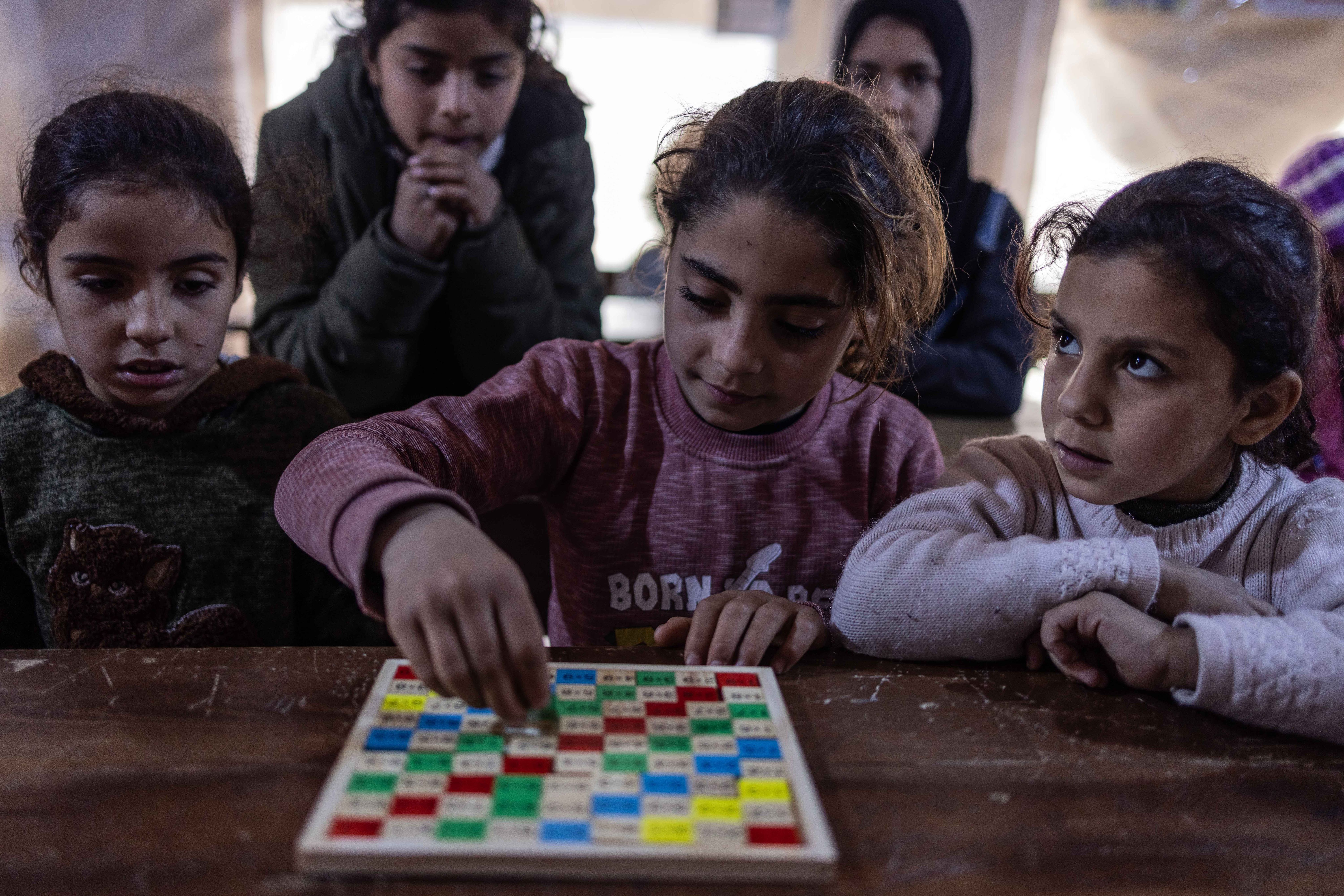 Syrien, Aleppo: Die "Orange Organization" bietet den Kindern Bildung und psychologische Unterstützung. 