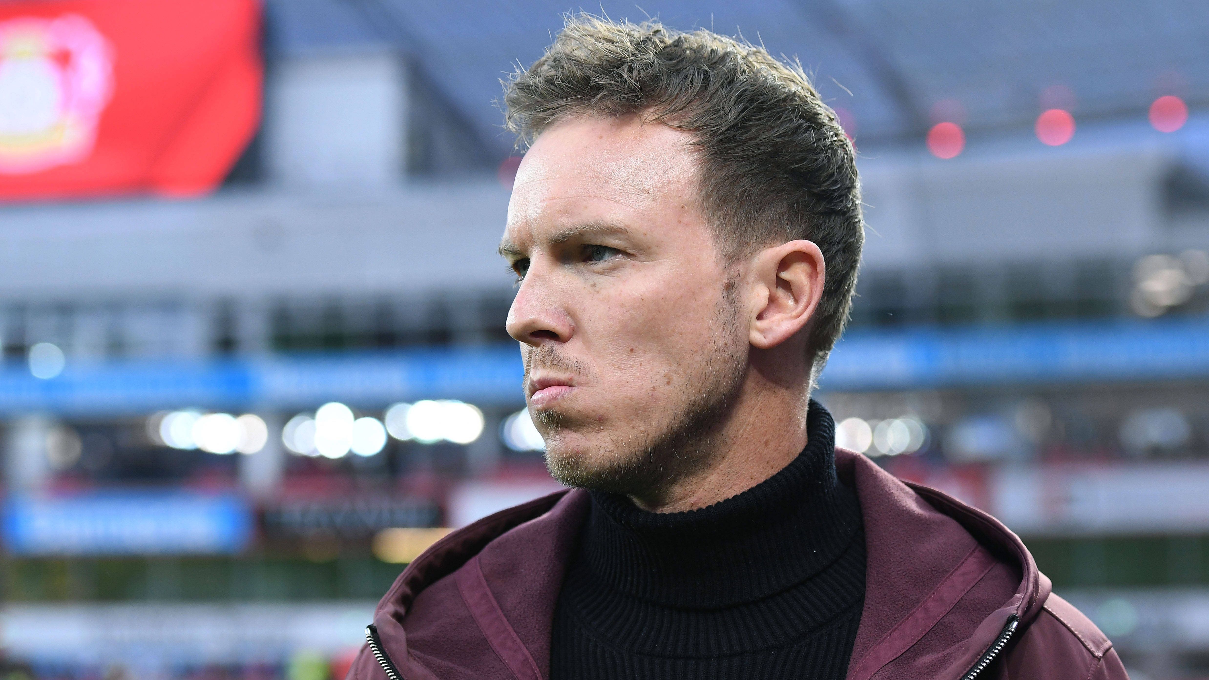 
                <strong>Verlierer: Julian Nagelsmann</strong><br>
                Zu den Verlierern zählt auch der FC Bayern München und dessen Cheftrainer Julian Nagelsmann. Der Coach muss sich erneut die Kritik an der Ausrichtung des Teams gefallen lassen. Die Bayern haben den ersten Platz erst einmal verloren - auch das ist Grund genug, dass es an der Säbener Straße demnächst etwas ungemütlicher werden dürfte. Nun stellt sich womöglich auch noch beim FCB die Mentalitätsfrage.
              