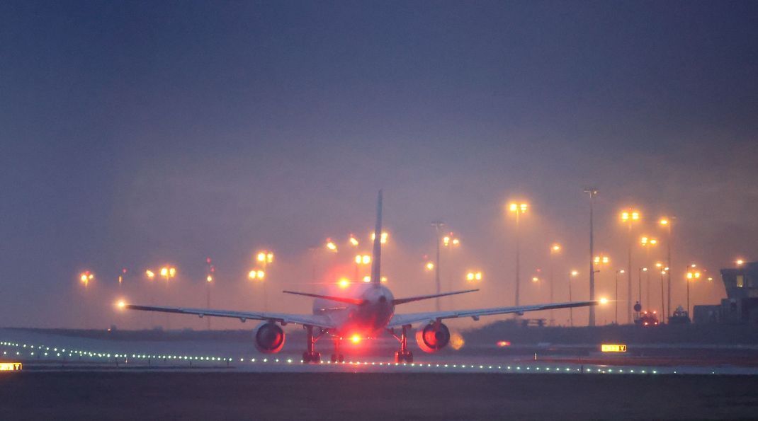 Vom Flughafen Leipzig/Halle sind am Freitagmorgen Afghanen abgeschoben worden. (Archiv-Foto)