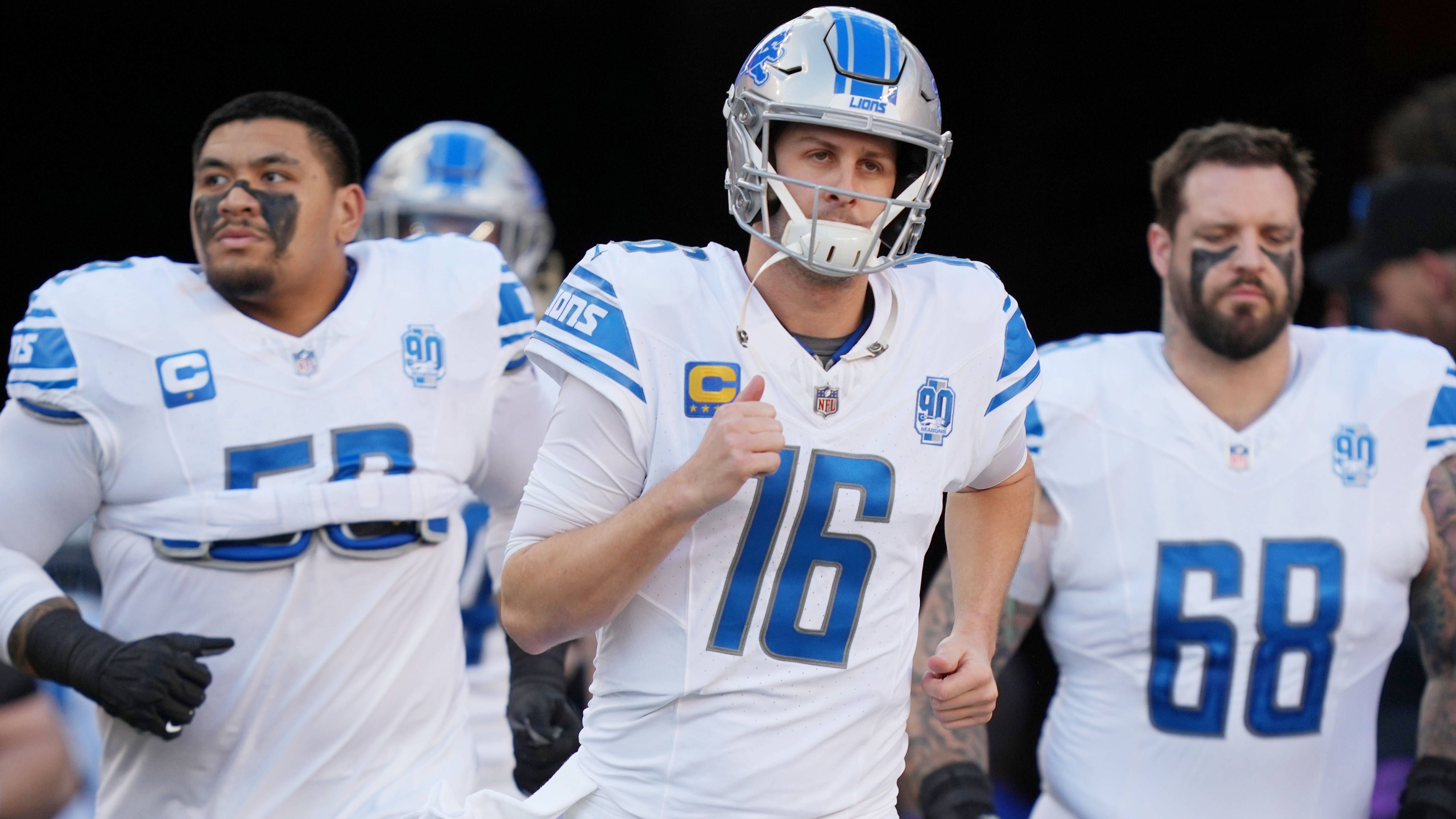 <strong>Detroit Lions</strong><br>- Jared Goff, Quarterback, Jahresgehalt: 53 Mio. Dollar<br>- Amon-Ra St. Brown, Wide Receiver, Jahresgehalt: 30,003 Mio. Dollar<br>- Penei Sewell, Offensive Tackle, Jahresgehalt: 28 Mio. Dollar<br>- Taylor Decker, Offensive Tackle, Jahresgehalt: 15 Mio. Dollar<br>- Carlton Davis, Cornerback, Jahresgehalt: 14,5 Mio. Dollar