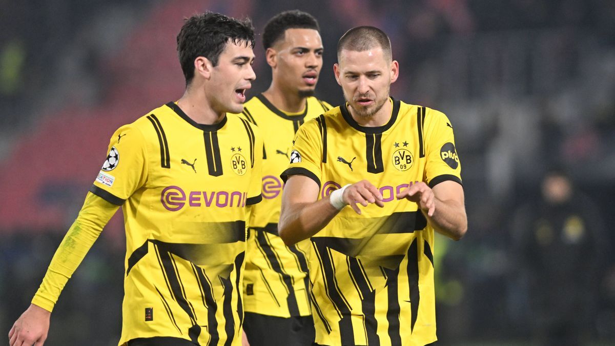 GIOVANNI REYNA, WALDEMAR ANTON , Champions League 2024-25, Bologna-Borussia Dortmund 2-1, azione, action, gesti CHAMPIONS LEAGUE 2024-25 BOLOGNA-BORUSSIA DORTMUND 2-1