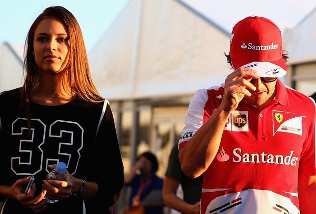 
                <strong>Dasha Kapustina</strong><br>
                Ferrari-Pilot Fernando Alonso ist der Freund des Models. Hut ab, Herr Alonso
              