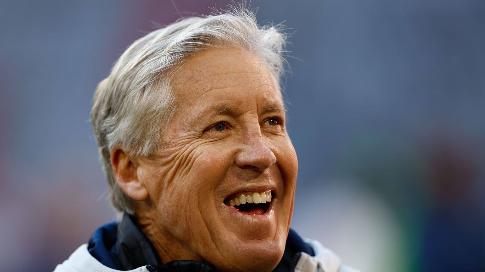 
                <strong>Erstes Timeout: Seattle Seahawks</strong><br>
                Gleich im ersten Drive der Seahawks musste Head Coach Pete Carroll intervenieren. Der Routinier nahm eine Timeout...
              