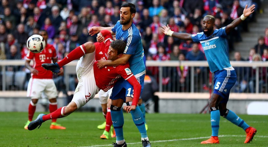 
                <strong>Thomas Müller</strong><br>
                Thomas Müller: Man merkte ihm an, dass er auf seiner Lieblingsposition ran durfte. Auf der Zehn hinter Lewandowski war Müller umtriebig, fleißig und gleich mehrfach als umsichtiger und selbstloser Vorbereiter mal wieder Gold wert. Was zum perfekten Glück fehlte, war mal wieder ein eigener Treffer. Er hätte ihn ohne Frage verdient gehabt. ran-Note: 2+
              