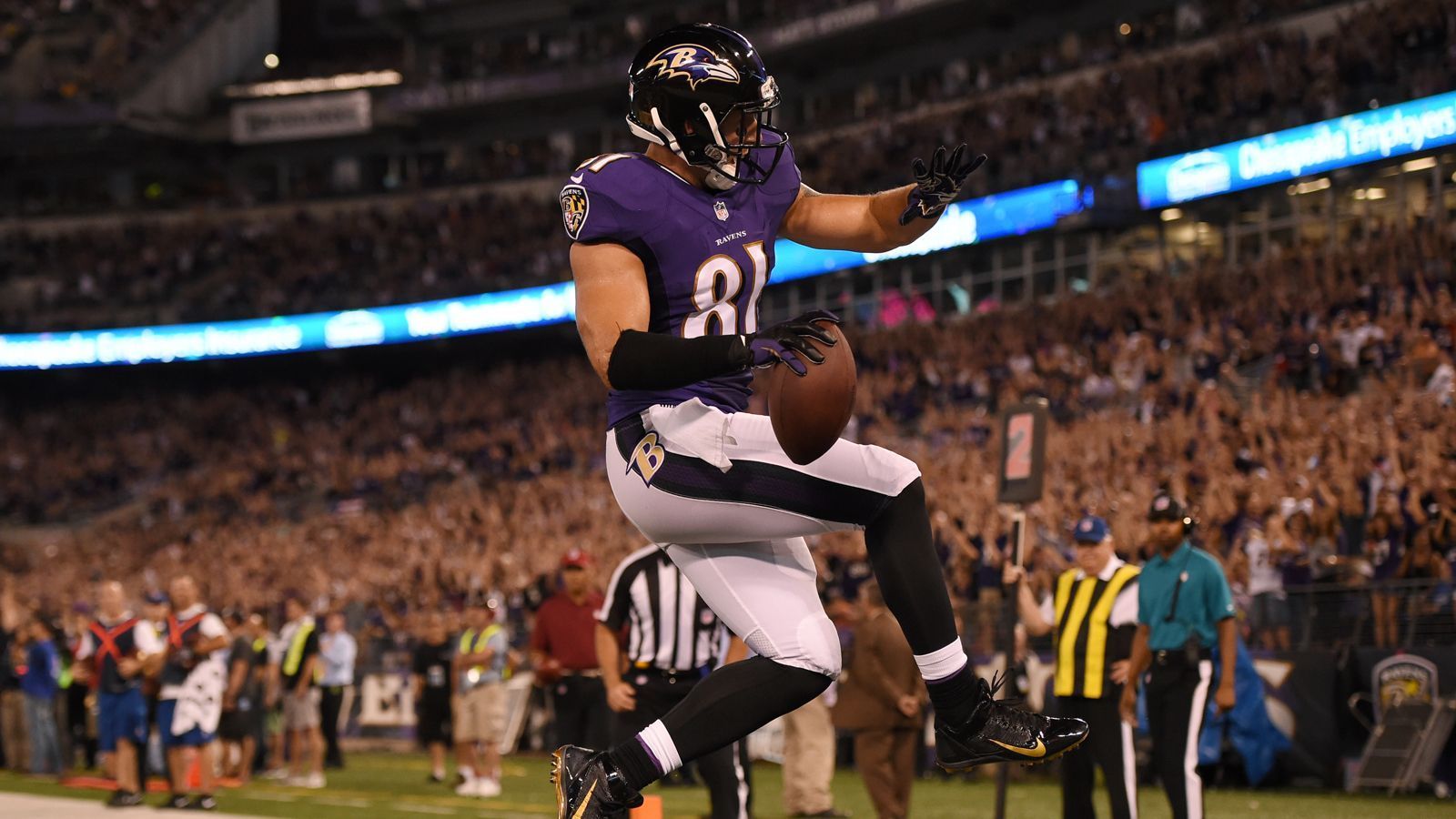 
                <strong>13. Duell: Ravens gewinnen deutlich</strong><br>
                Den nächsten deutlichen Sieg gibt es am 2.- Spieltag der Saison 2014. Dort siegen die Ravens mit 26:6. Einer der Gamewinner ist dabei Tight End Owen Daniels (Bild), der gemeinsam mit Joe Flacco für die beiden Touchdowns verantwortlich ist. Harbaugh führt mit 7:6
              