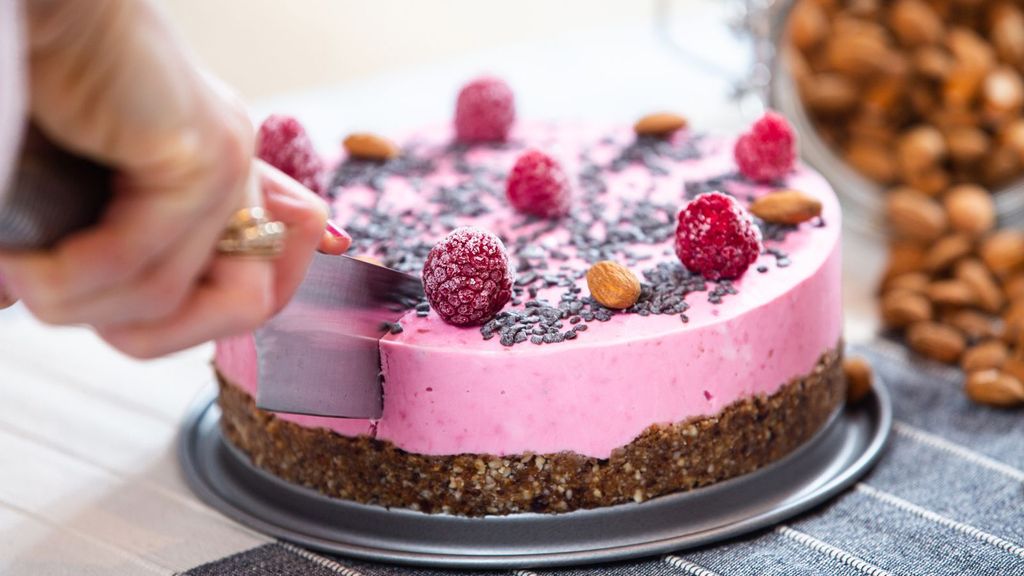Himbeer-Eistorte: Fruchtig-kühles Rezept für den Sommer