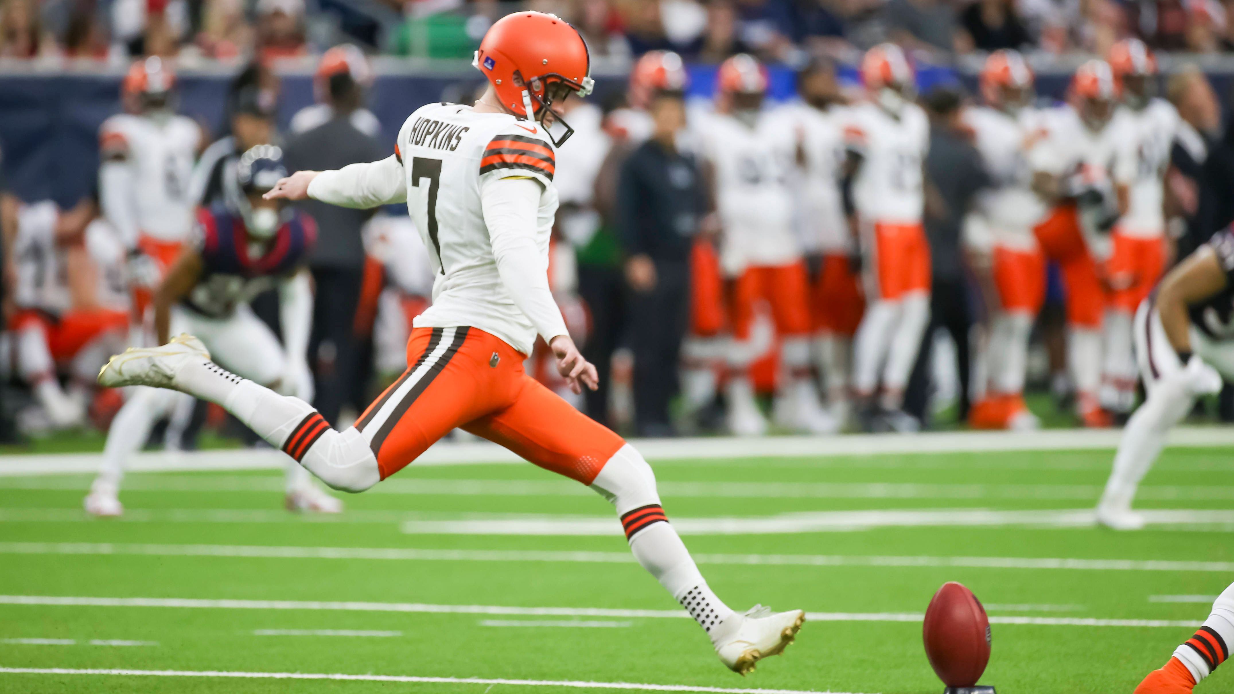 <strong>Cleveland Browns: Dustin Hopkins (K)</strong><br>In seinem zwölften NFL-Jahr könnte es für den Browns-Kicker endlich soweit sein. Letzte Saison bereits als Pro-Bowl-Kandidat gehandelt, wurde Ravens-Star Justin Tucker Hopkins vorgezogen. Das könnte auch mit der Oberschenkelverletzung des Browns-Kickers zusammenhängen. Zuvor stand der bei beeindruckenden 33 von 36 Field Goal-Versuchen.