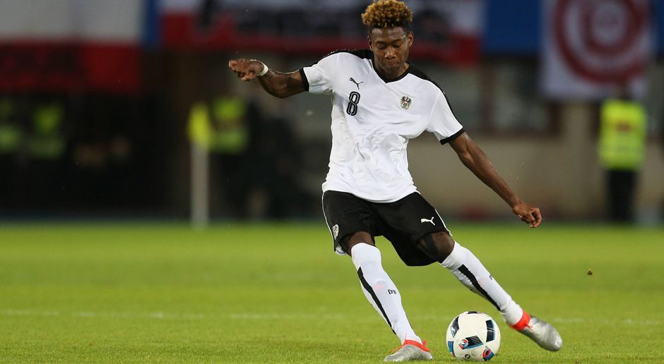 
                <strong>David Alaba (Österreich)</strong><br>
                Abwehr: David Alaba (Österreich). Auf der linken Verteidigerposition ist derzeit kaum jemand stärker als der Bayern-Star - auch wenn sich Alaba während der abgelaufenen Saison oftmals als Innenverteidiger beweisen musste. Mit den Österreichern zählt der 23-Jährige zwar zu den Außenseitern, in der Gruppe F will das Team aber für Furore sorgen.
              
