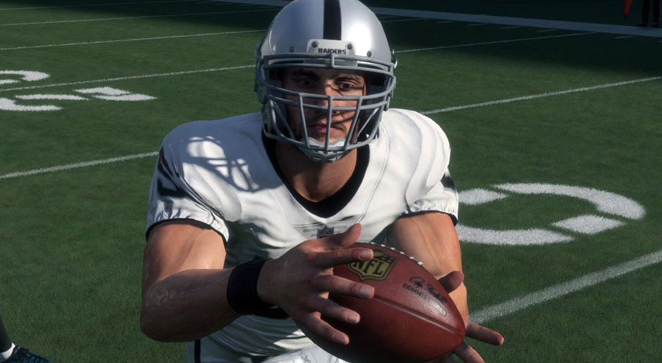 
                <strong>Jon Condo (Oakland Raiders, Long Snapper)</strong><br>
                Gesamtbewertung 42
              