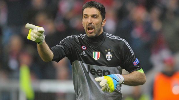 
                <strong>Gianluigi Buffon (Juventus Turin/Italien)</strong><br>
                Gianluigi Buffon (Juventus Turin/Italien)
              